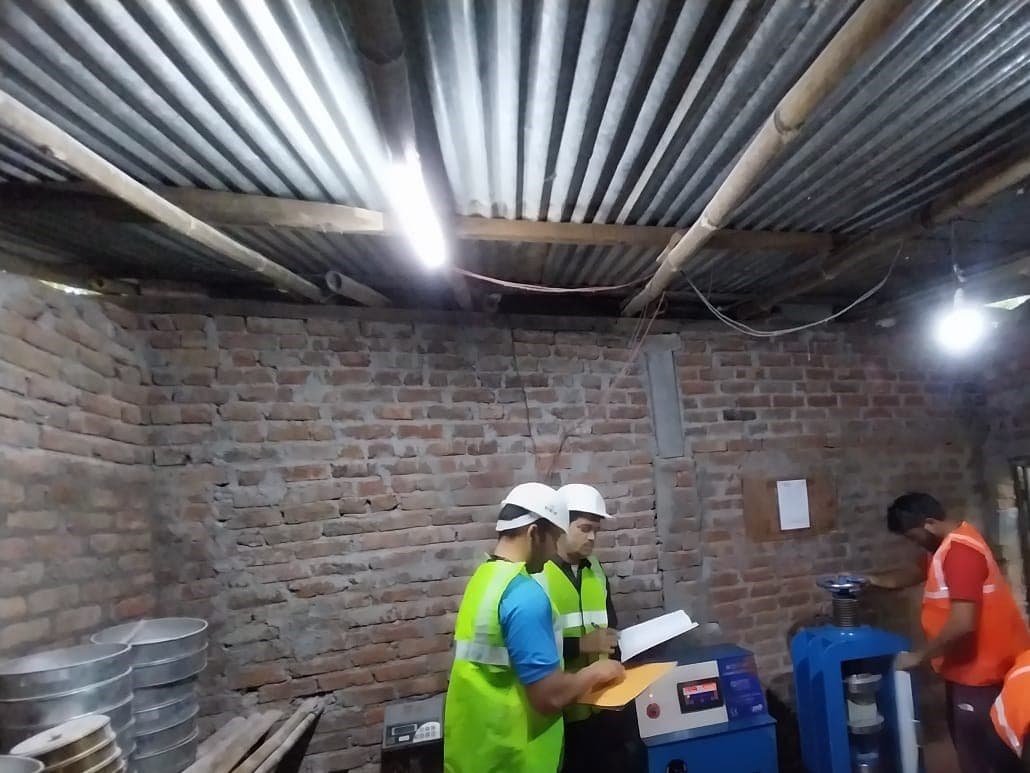 In-house compressive-strength testing of precast units